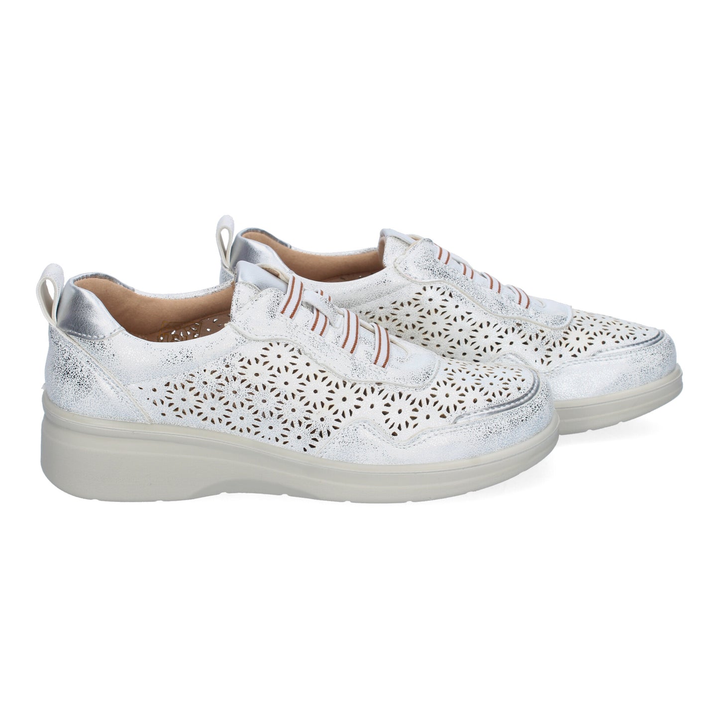 Cyrena Silver Elegant – Zapatilla Plata Calada Slip On para Mujer | Primavera-Verano
