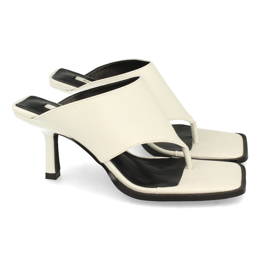 Cyrena White Elegance – Sandalia Blanca Esclava con Tacón de Aguja y Talón Abierto para Mujer
