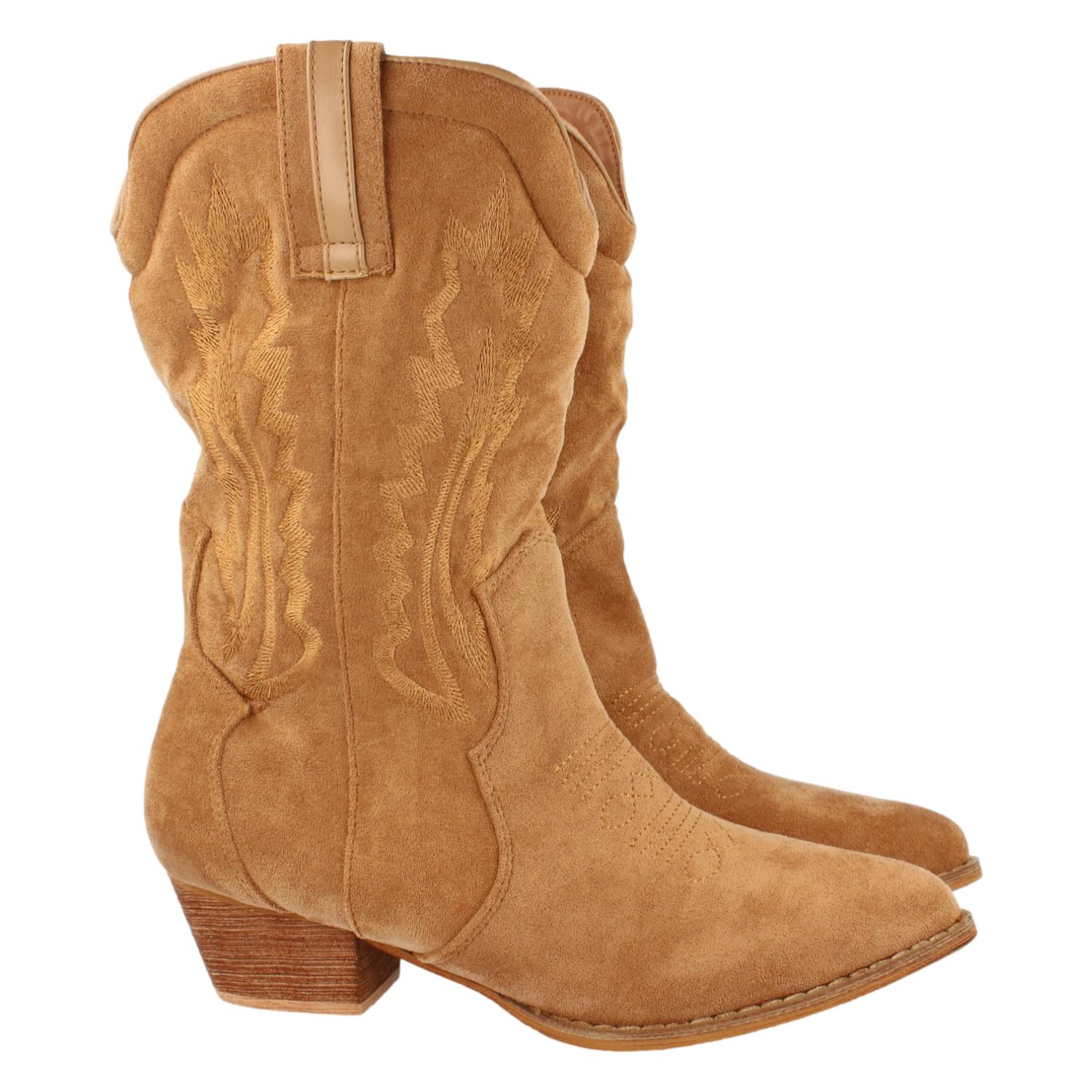 Bota de Mujer con Tacón Campero y Detalle de Costuras en Empeine y Caña