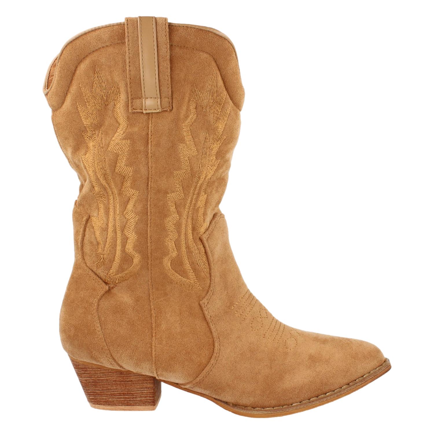 Bota de Mujer con Tacón Campero y Detalle de Costuras en Empeine y Caña