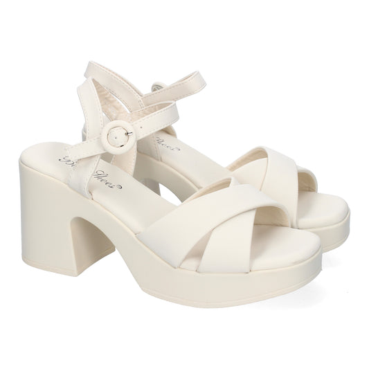 Cyrena Beige Cross – Sandalia Beige de Tacón con Tiras Cruzadas y Hebilla Ajustable para Mujer