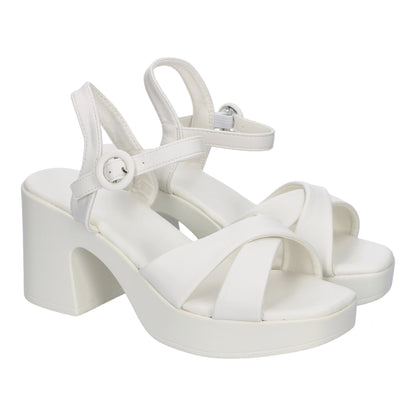 Cyrena White Cross – Sandalia Blanca de Tacón con Tiras Cruzadas y Hebilla Ajustable para Mujer