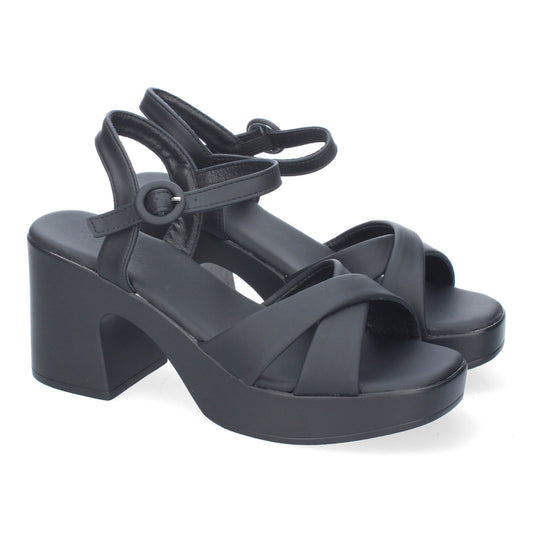 Cyrena Black Chic – Sandalia Negra de Tacón con Tiras Cruzadas y Cierre de Hebilla