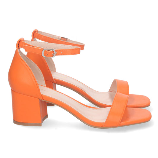 Cyrena Orange Strap – Sandalia Naranja Ankle Strap de Tacón Cómodo con Pala Fina y Hebilla para Mujer