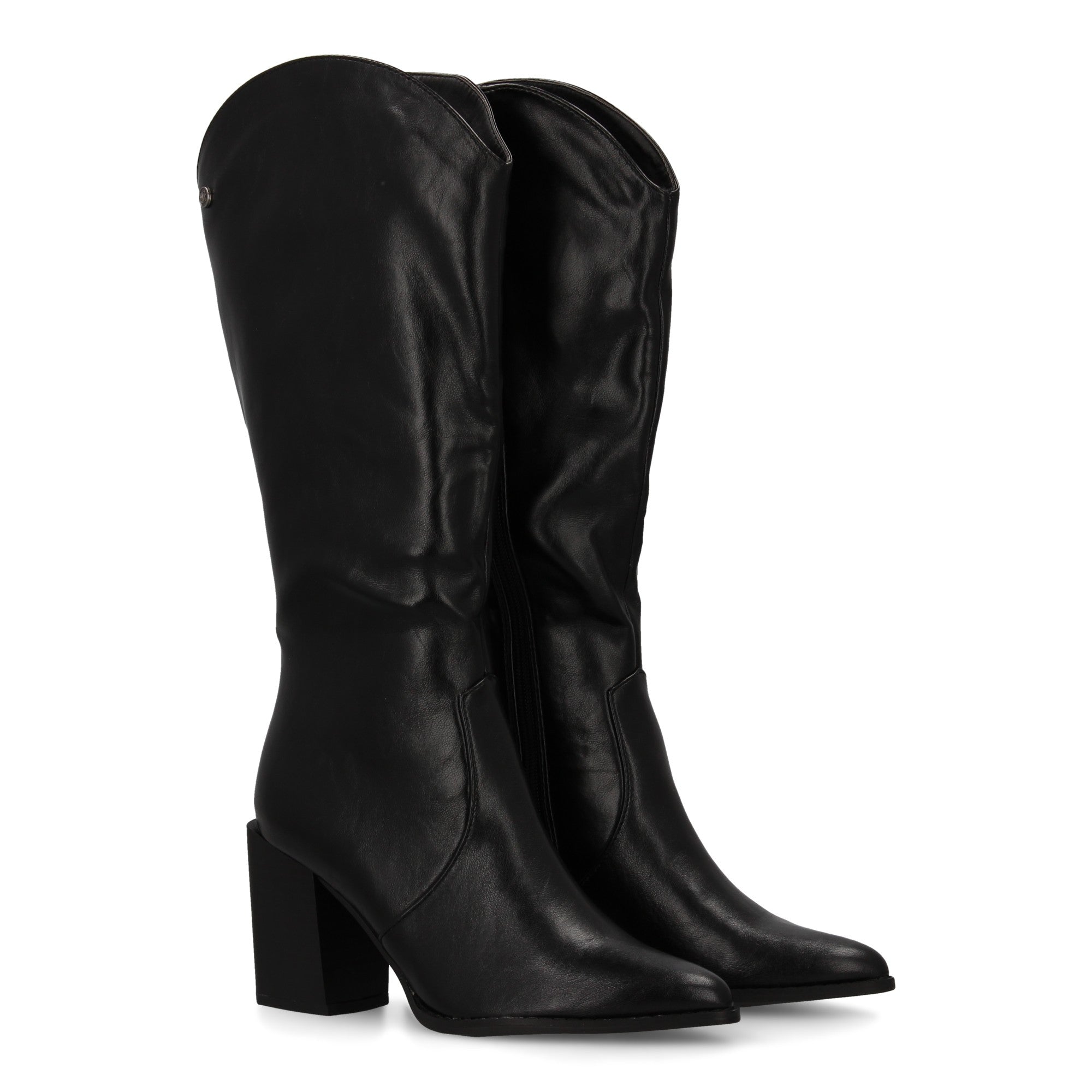 Bota negra con tacón