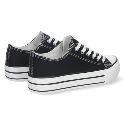Cyrena Black Bamba – Zapatilla Negra Plana para Mujer, Doble Suela, Estilo Bamba Casual con Material de Lona y Cierre de Cordones | Primavera-Verano