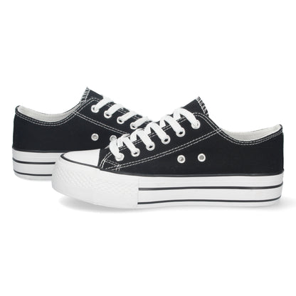 Cyrena Black Bamba – Zapatilla Negra Plana para Mujer, Doble Suela, Estilo Bamba Casual con Material de Lona y Cierre de Cordones | Primavera-Verano