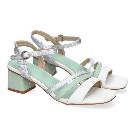 Cyrena Green Elegance – Sandalia Verde de Tacón con Triple Tira en la Pala y Cierre de Hebilla