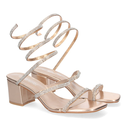Cyrena Champagne Glow – Sandalia Champán Brillante de Tacón Ancho con Adornos Elegantes y Correas al Tobillo