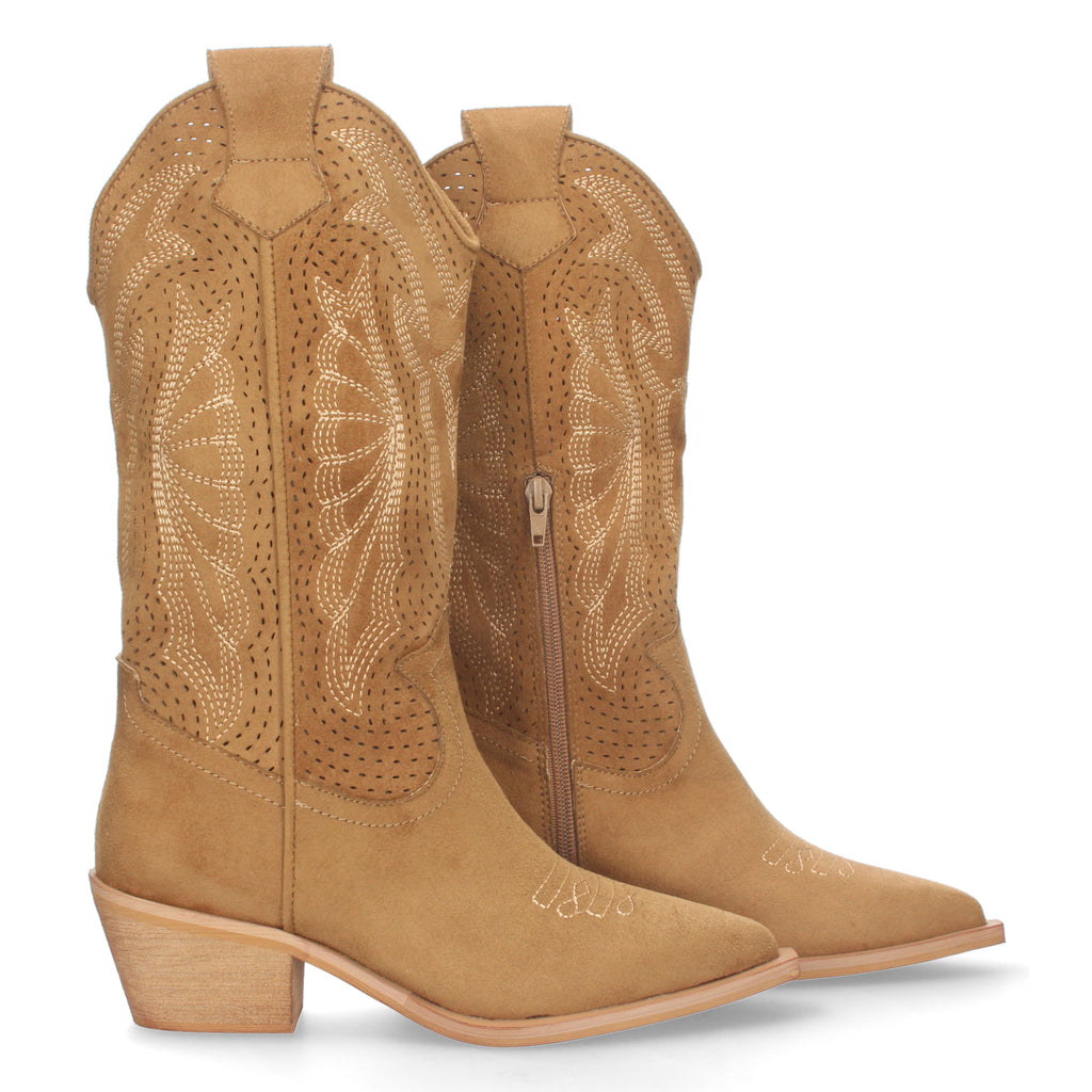 Botas de Tacón Campero para Mujer Perforadas con Punta Fina y Cierre Lateral