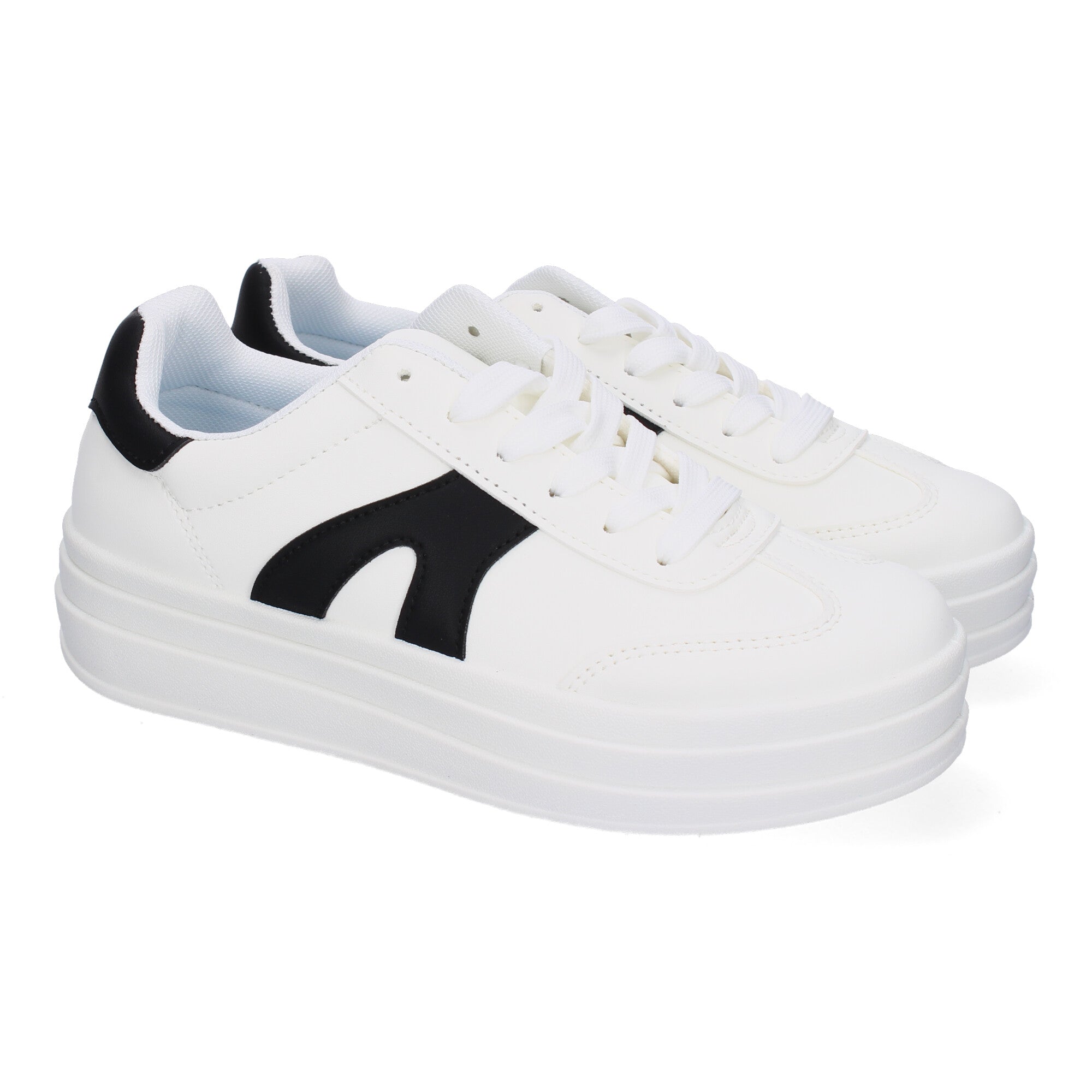 Zapatillas Deportivas Planas Blancas y Negras de Mujer