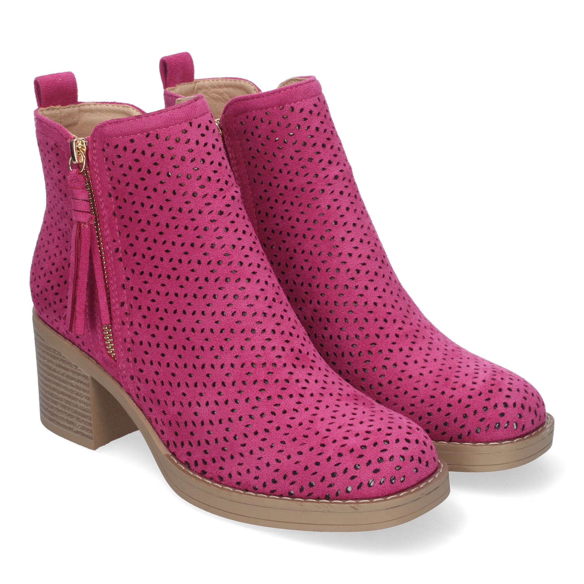 Botines fucsia con diseño perforado