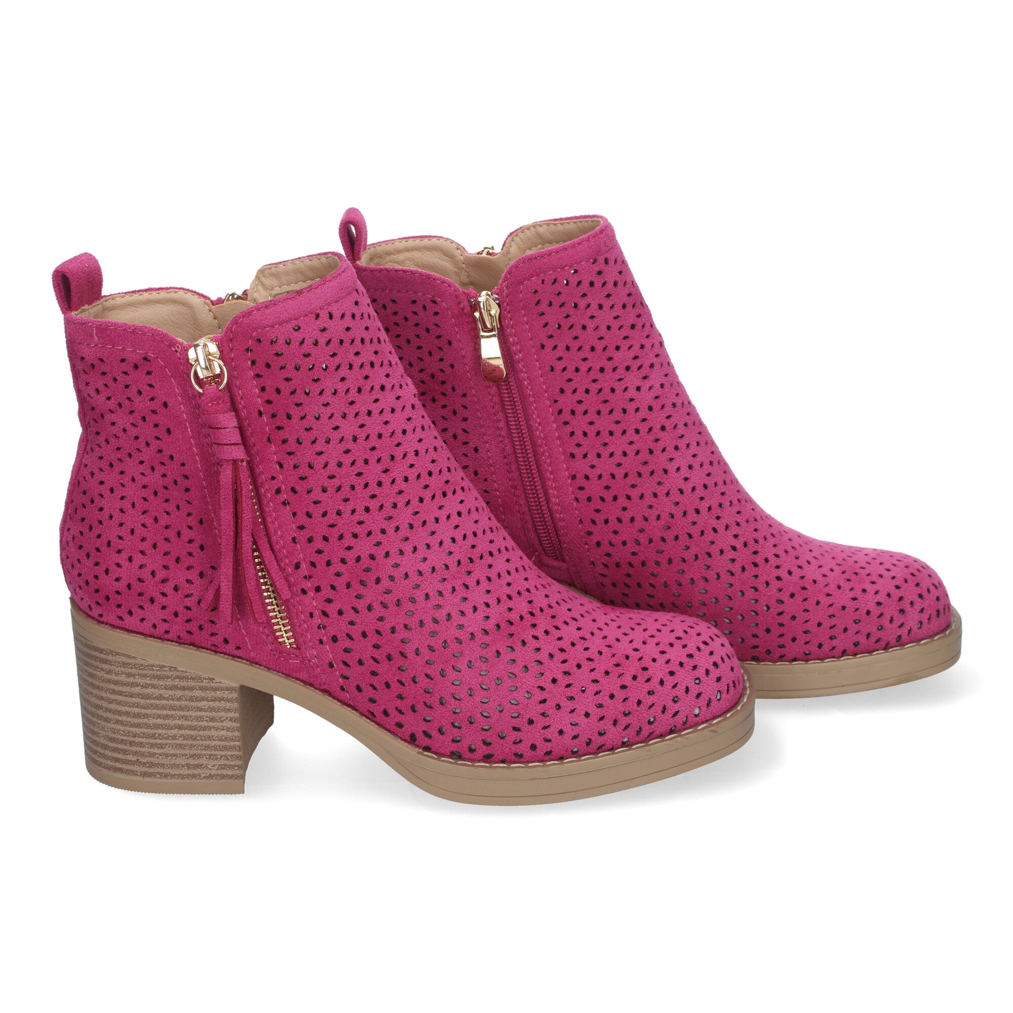 Botines fucsia con diseño perforado