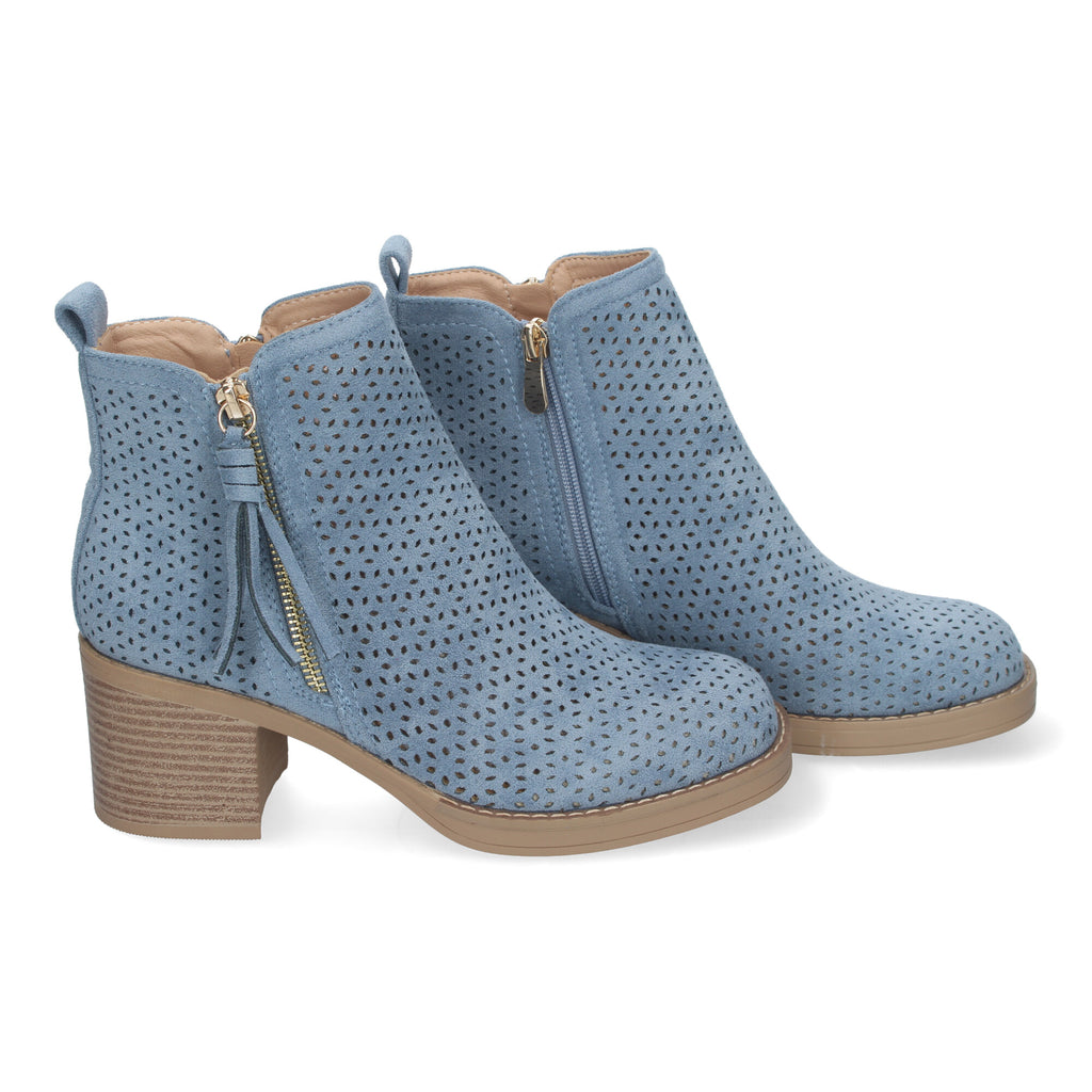 Botines jeans con diseño perforado
