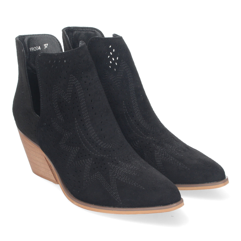 Botin negro perforado