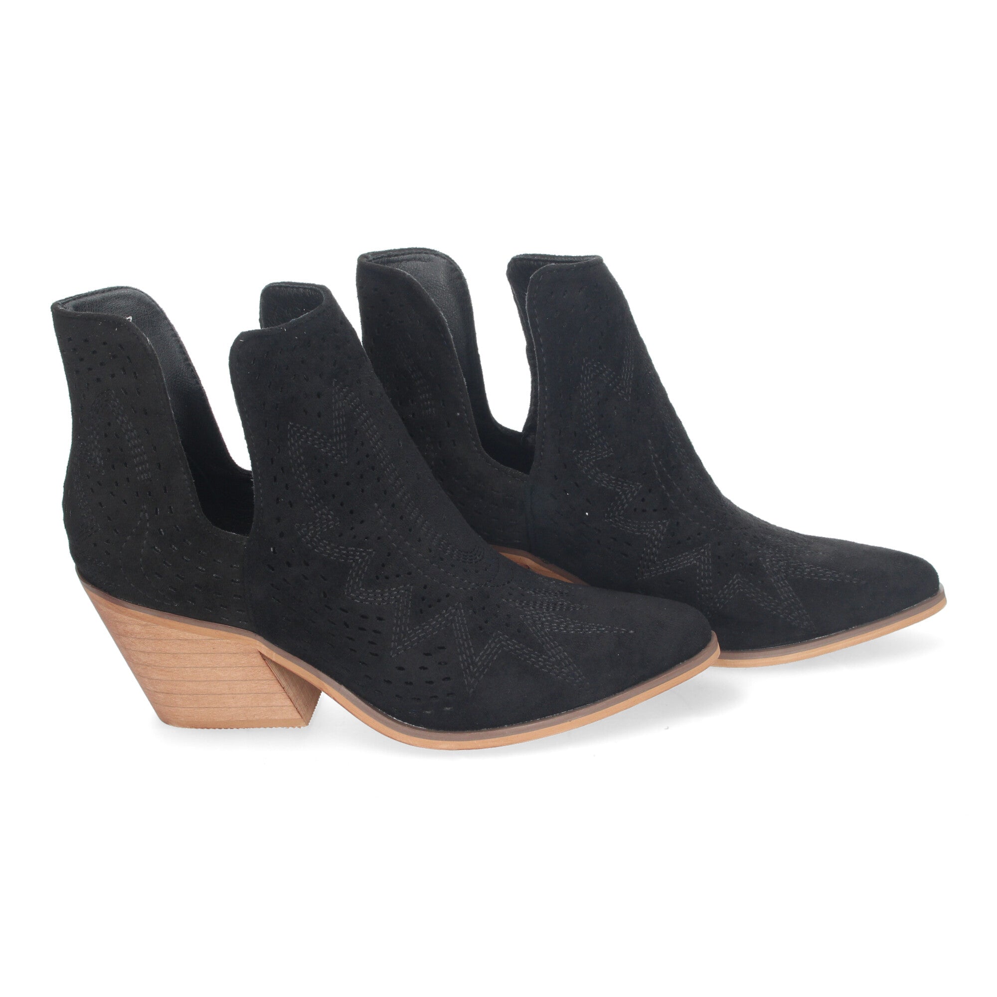 Botin negro perforado