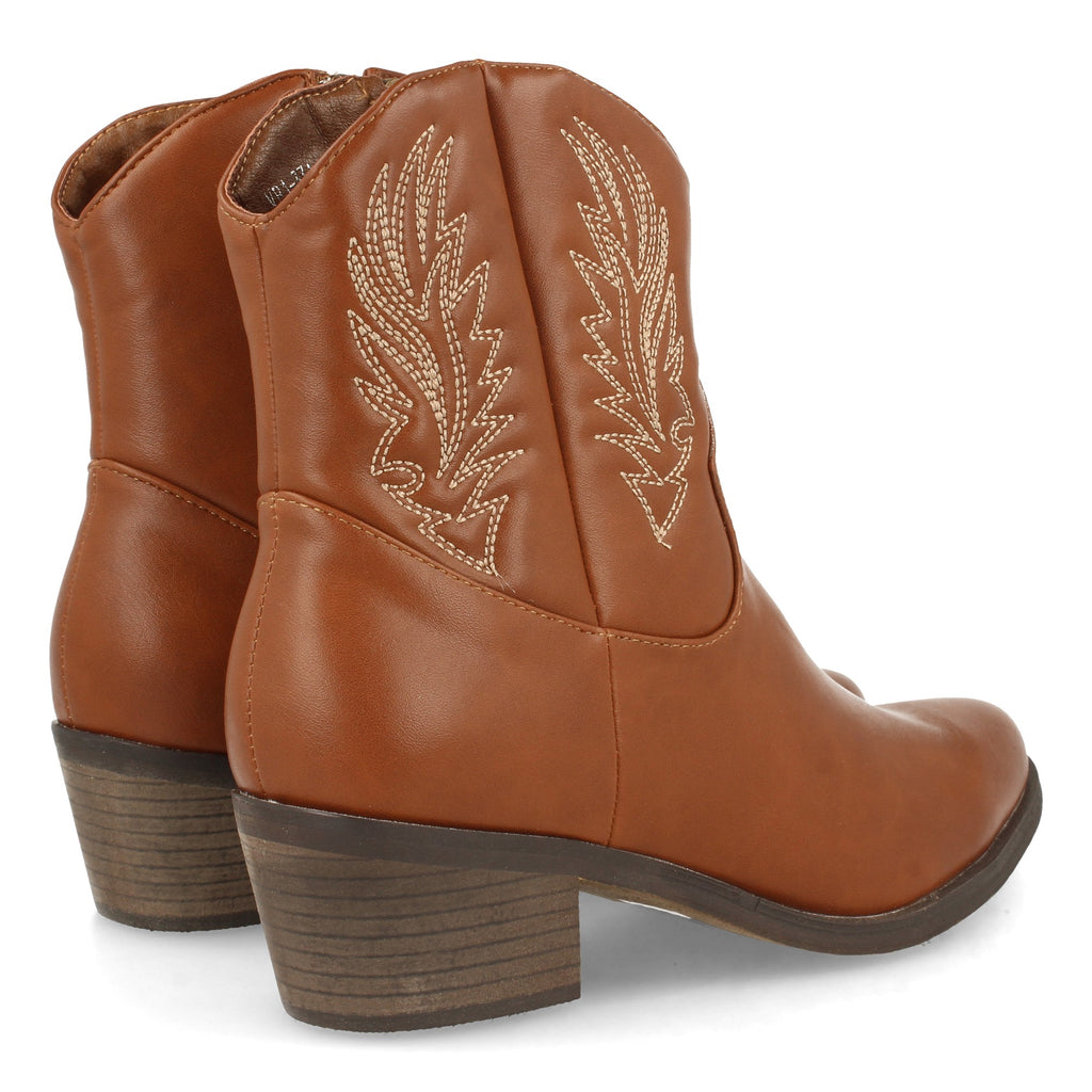 Botin cuero con grabado en caña