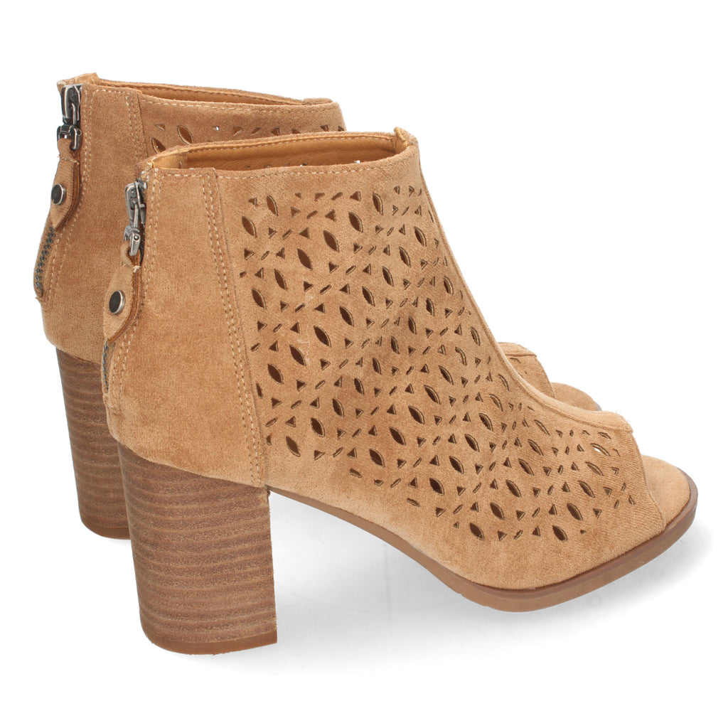 Botin kaki con diseño calado