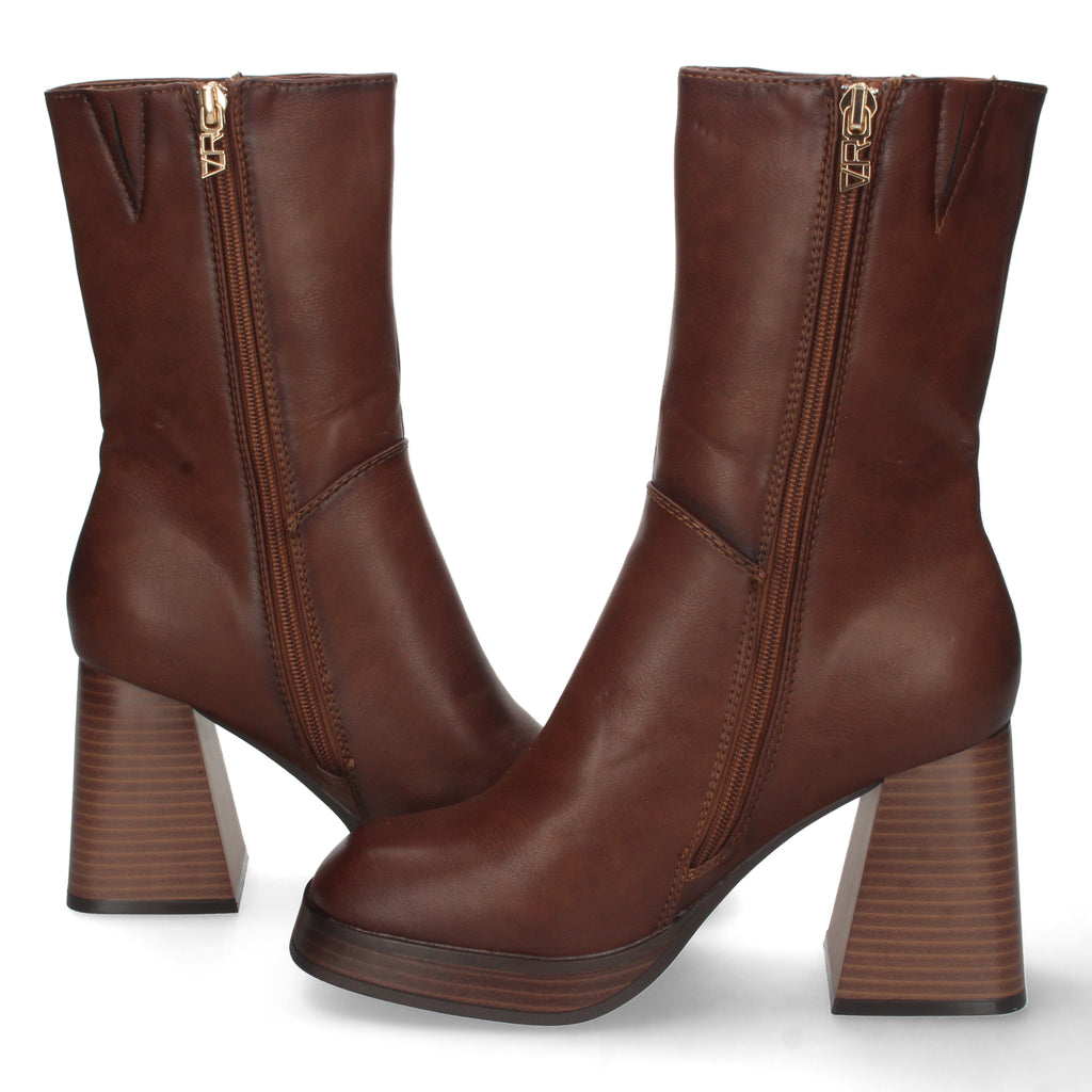 Botin cuero con tacón ancho