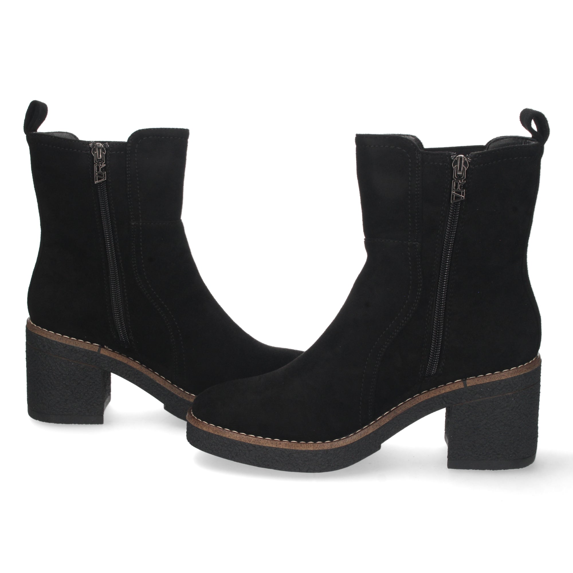 Botin negro con diseño elástico