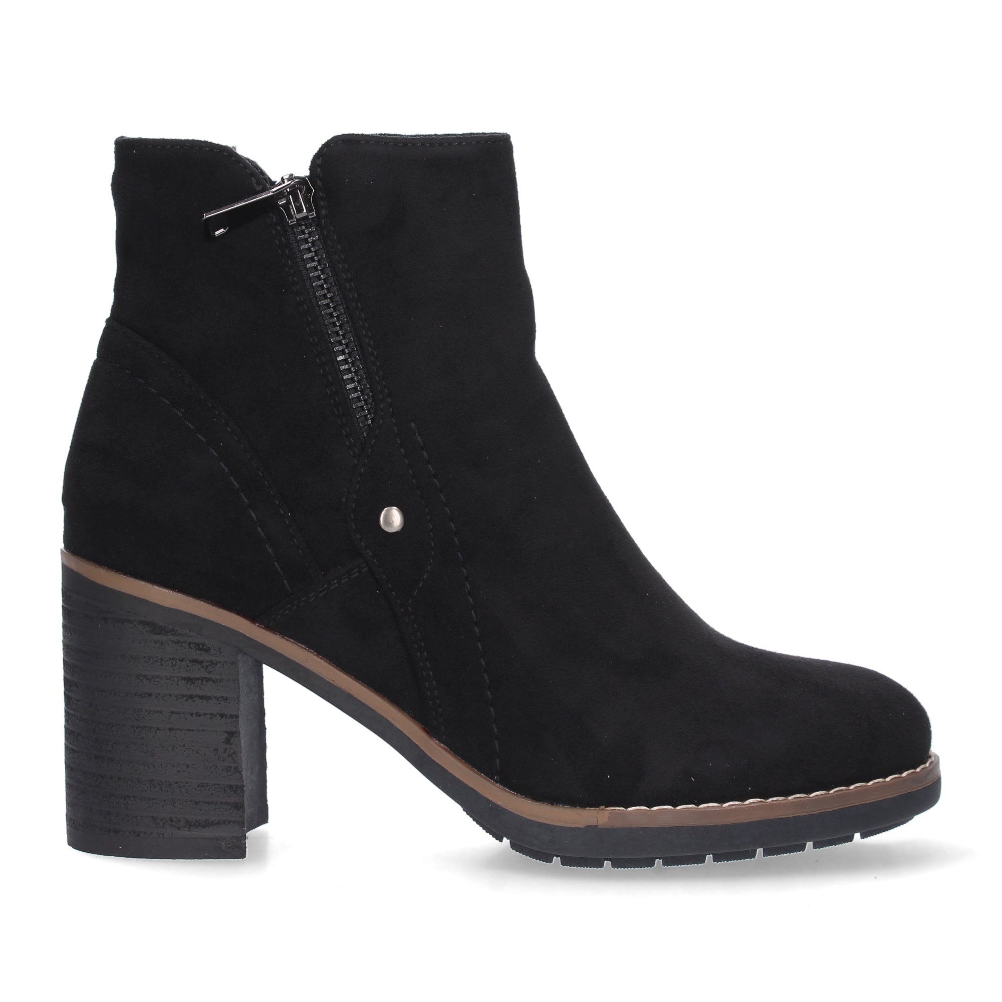 Botin negro con detalle tachuela