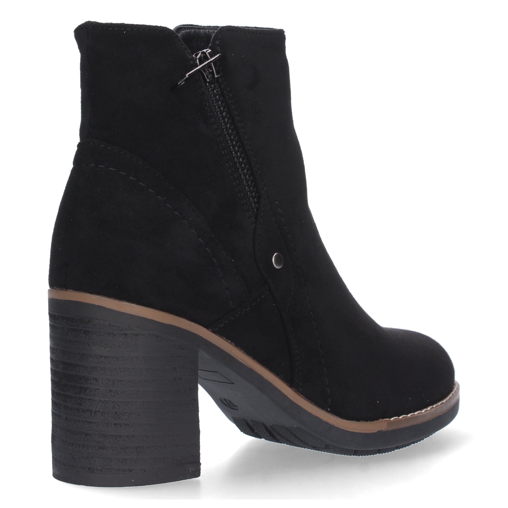 Botin negro con detalle tachuela