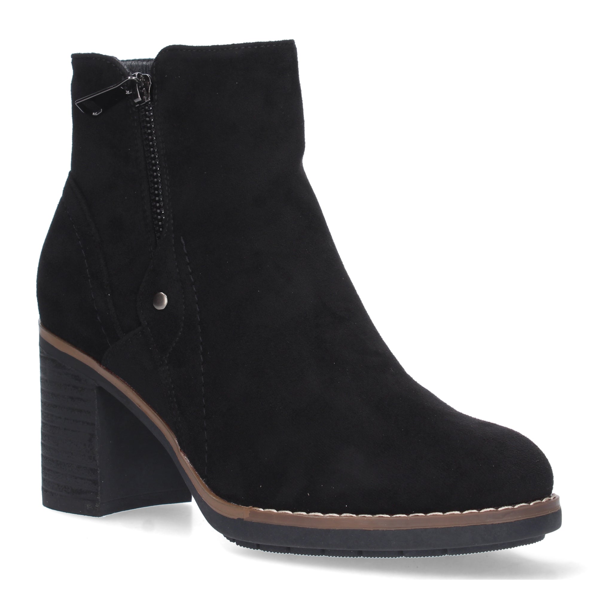 Botin negro con detalle tachuela
