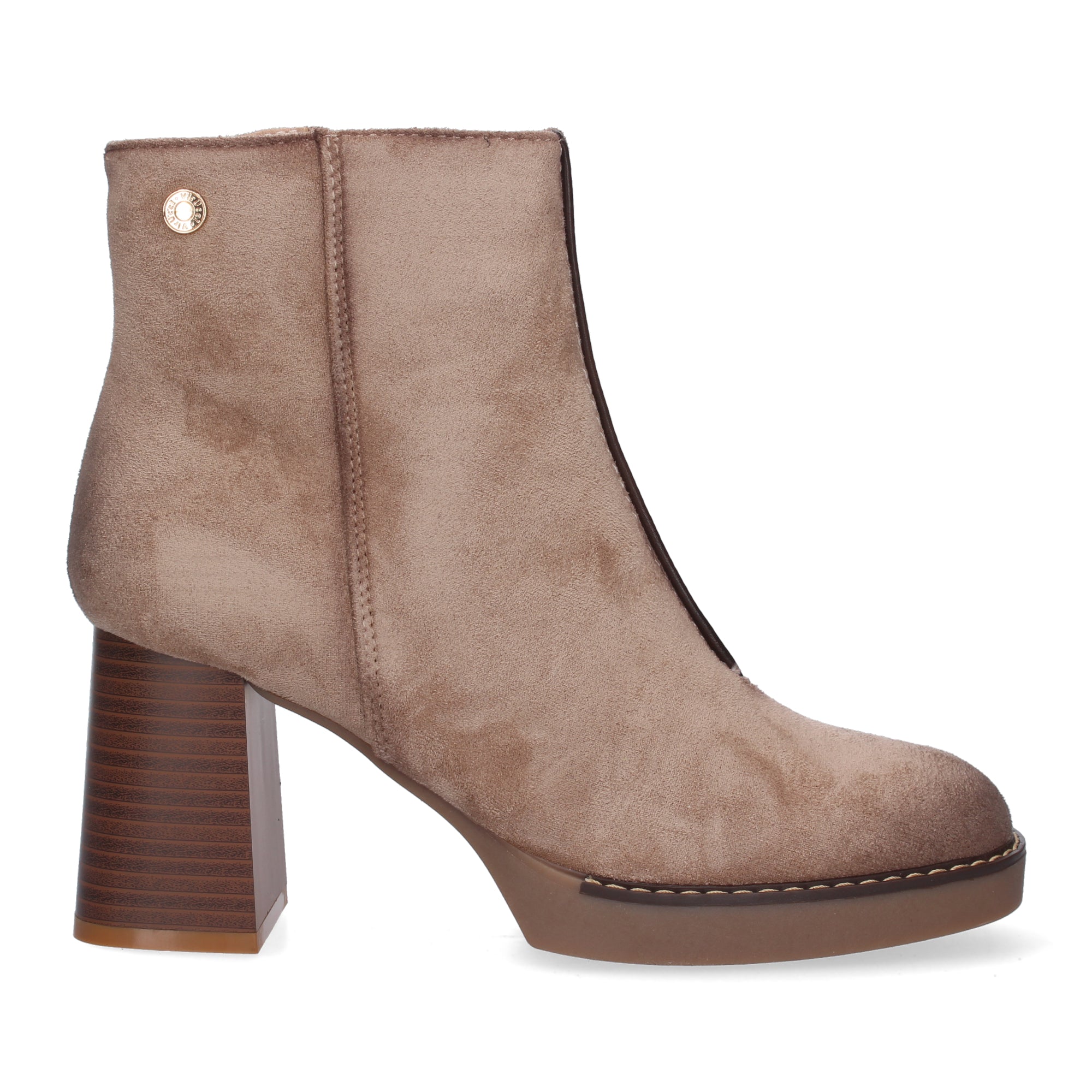 botines beige con adorno tachuela
