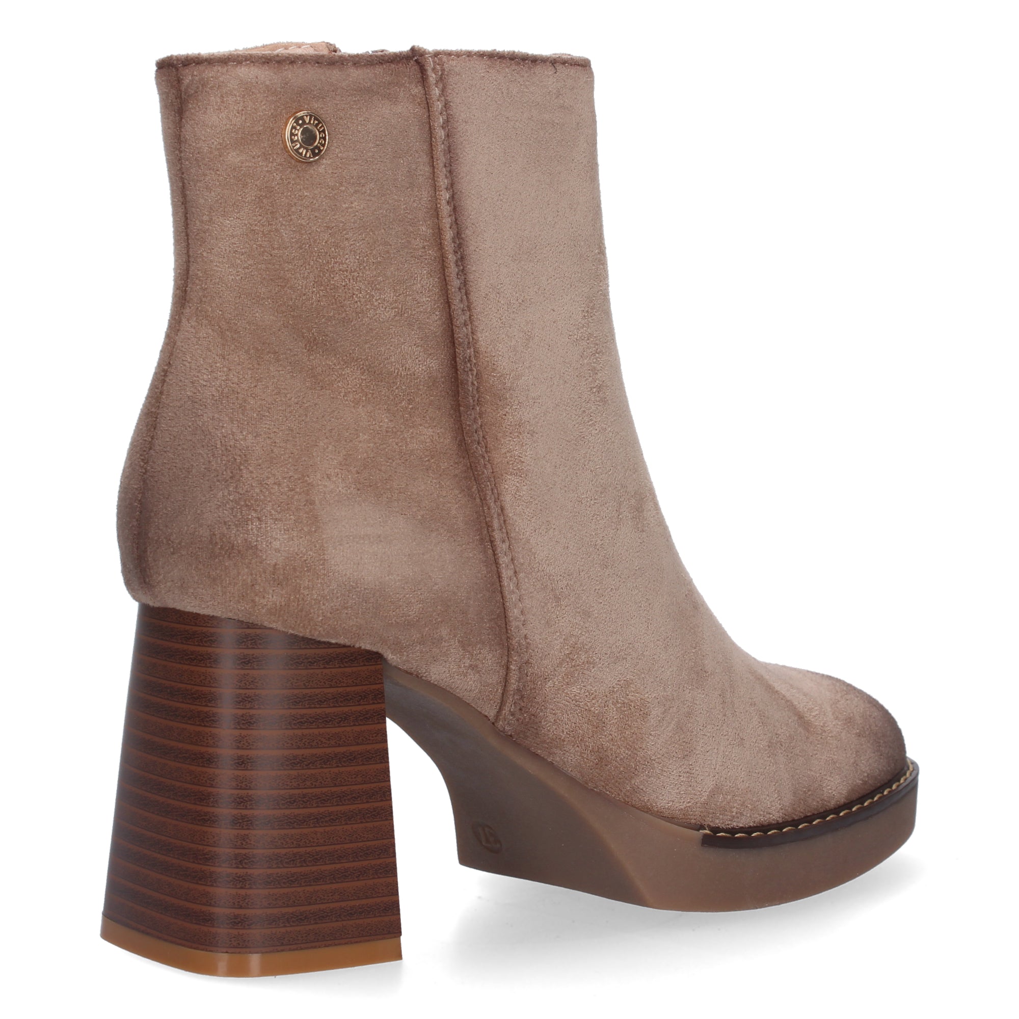 botines beige con adorno tachuela