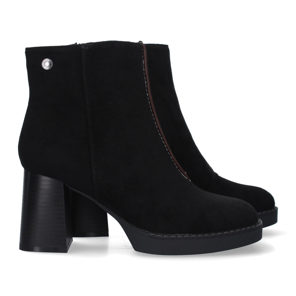 Botines negros con tacón ancho