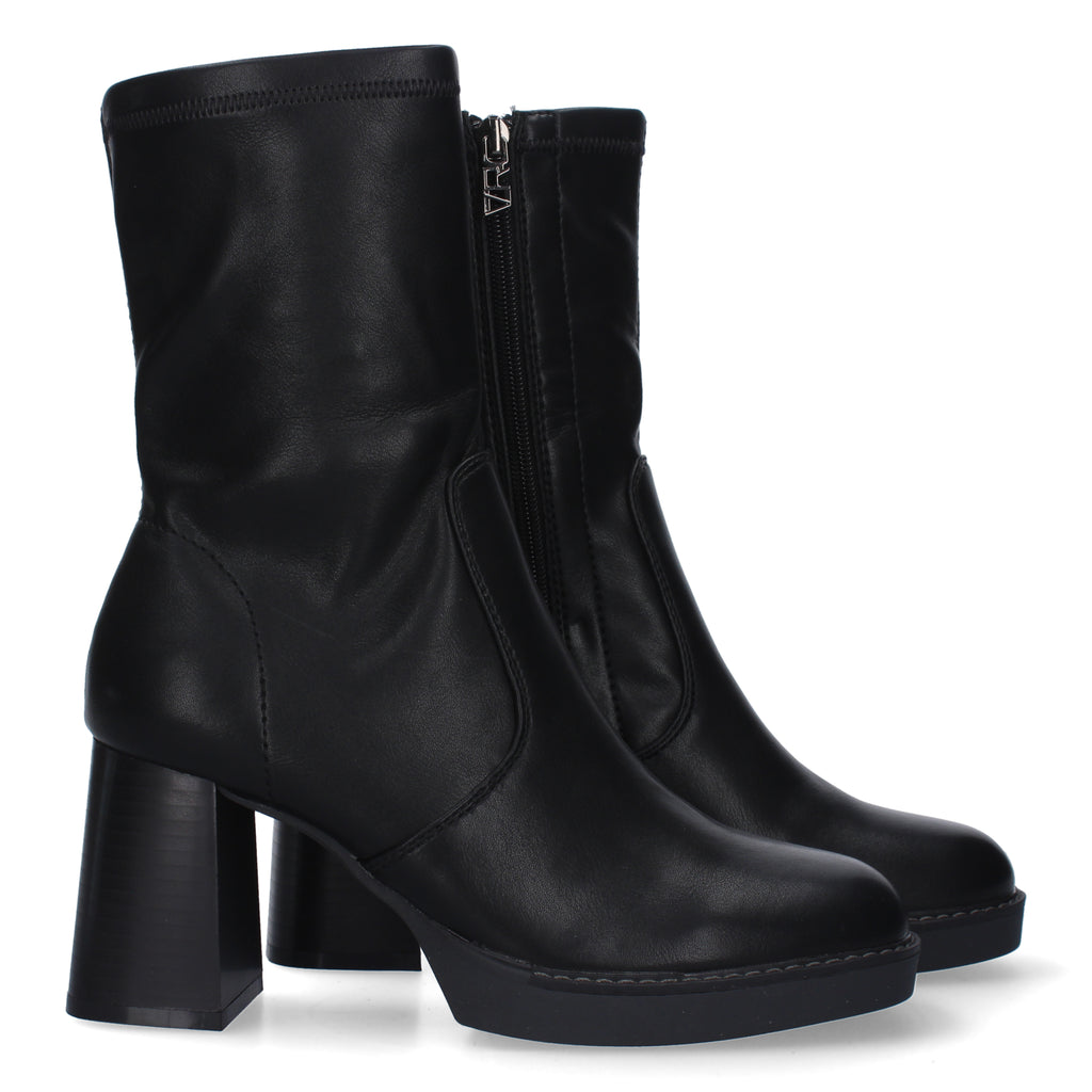 Botin negro con cierre cremallera