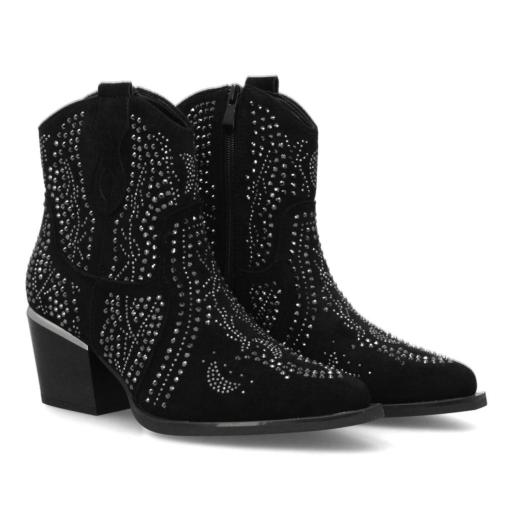Botin negro con detalles brillantes