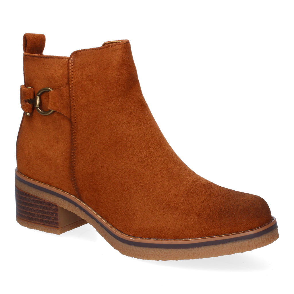 Botines cuero con adorno metálico