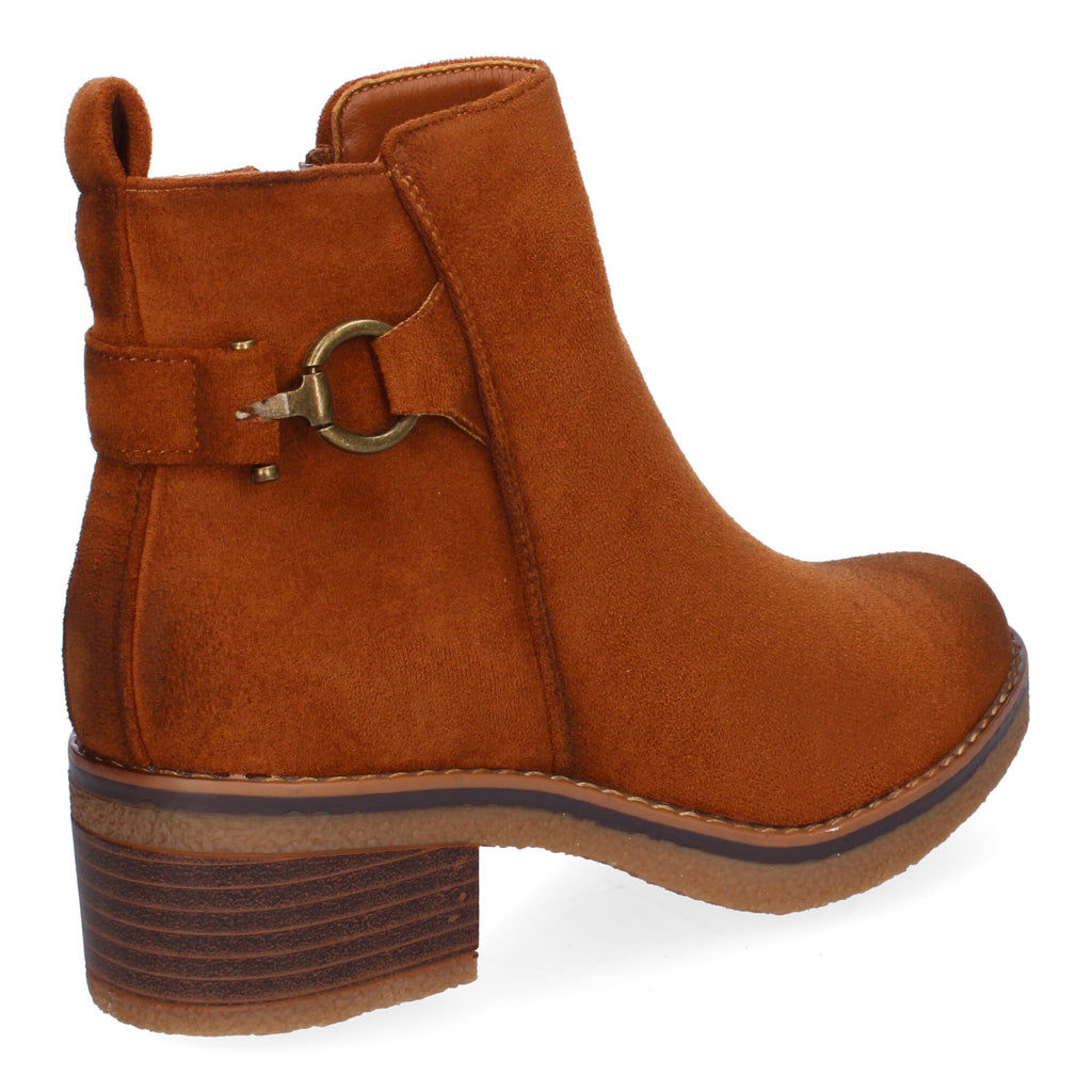 Botines cuero con adorno metálico