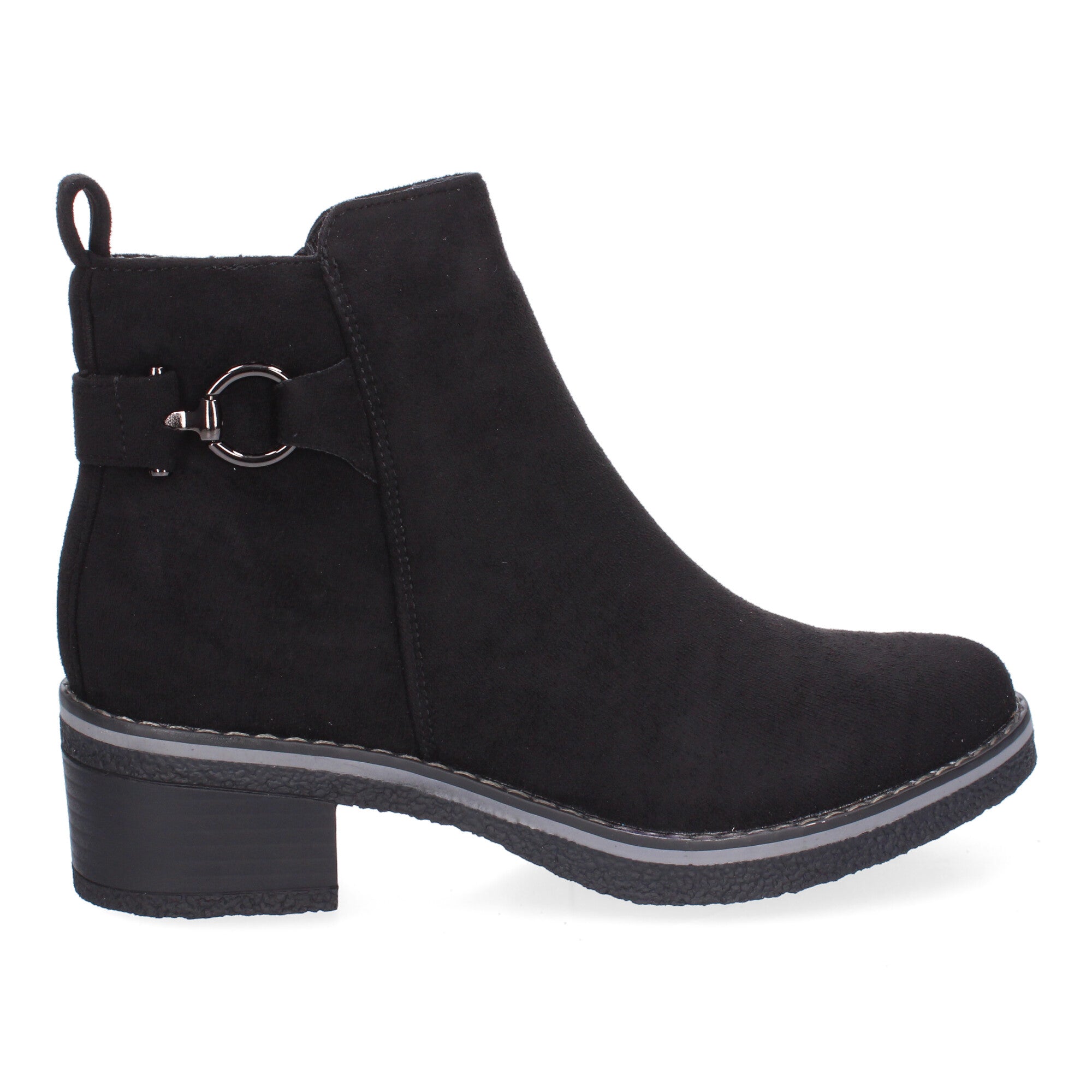 Botines negros con adorno metálico