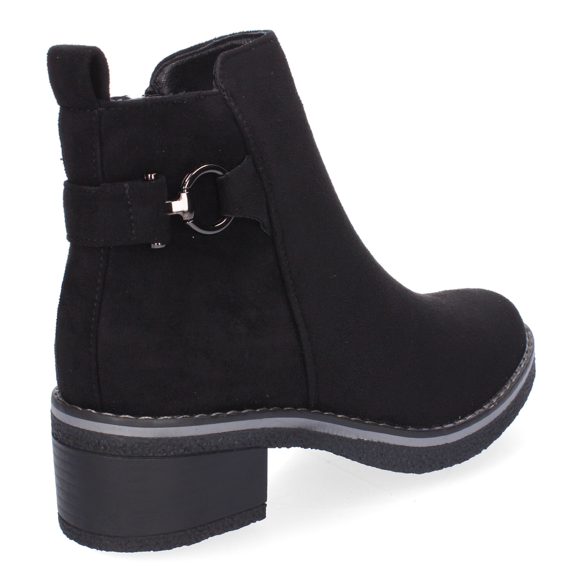 Botines negros con adorno metálico
