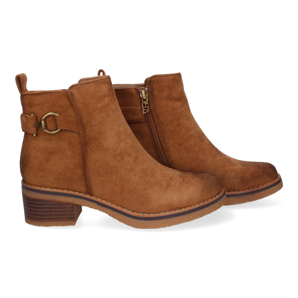 Botines taupe con adorno metálico