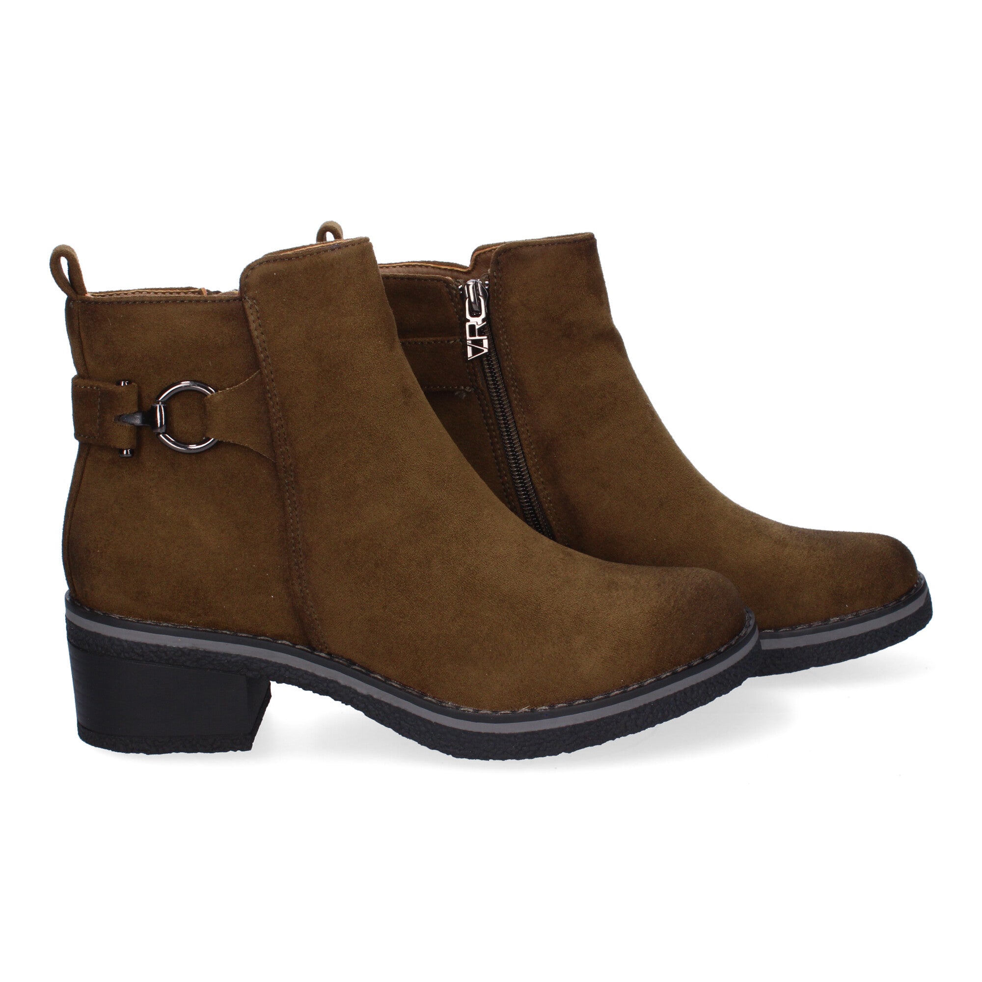 Botines verde con adorno metálico