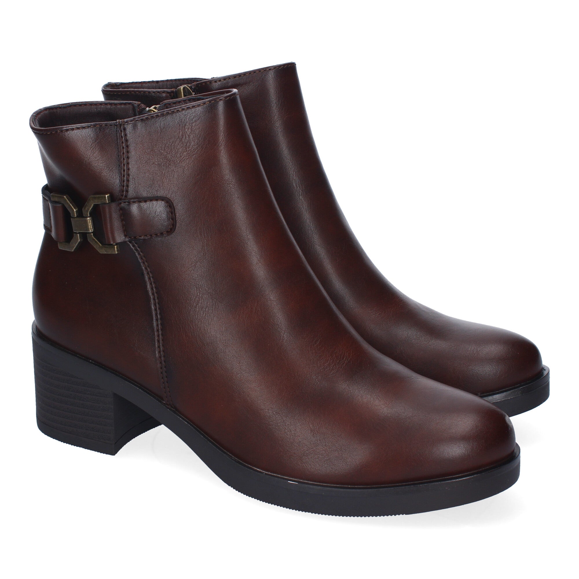 Botines marrones con adorno metálico