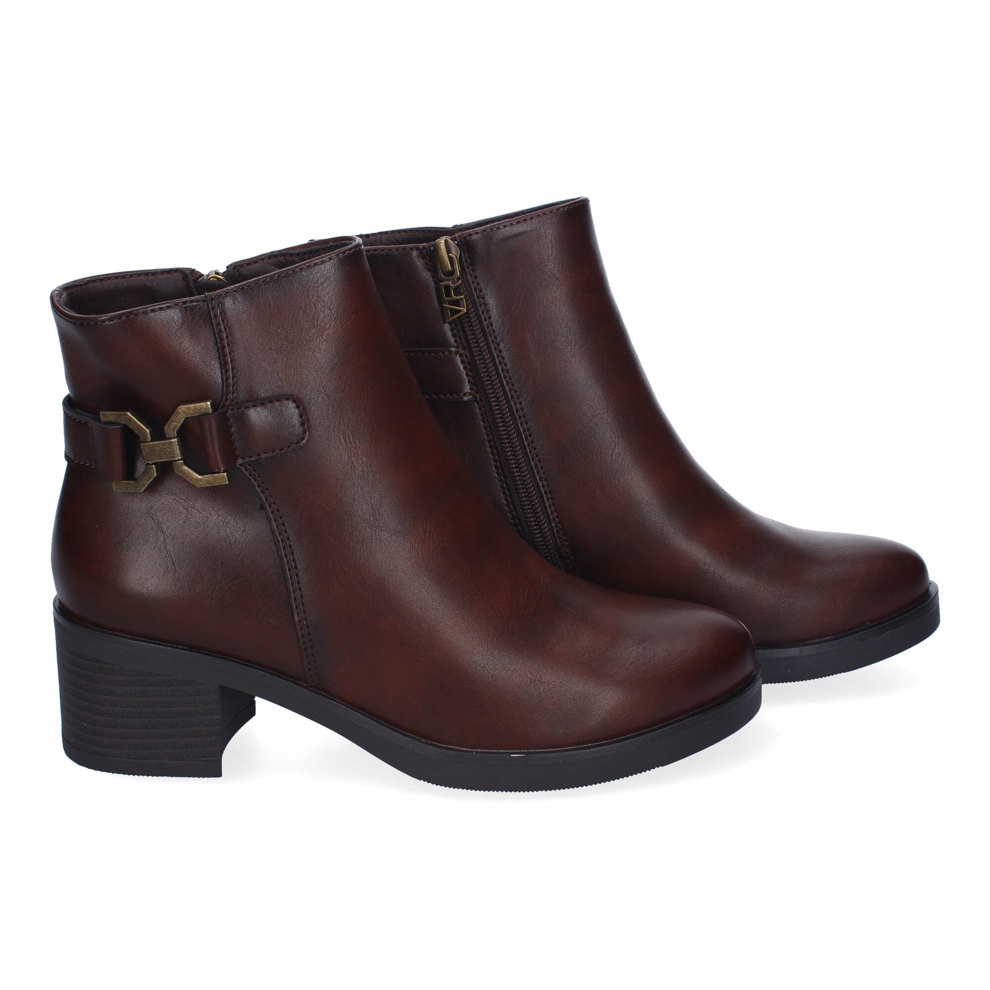 Botines marrones con adorno metálico