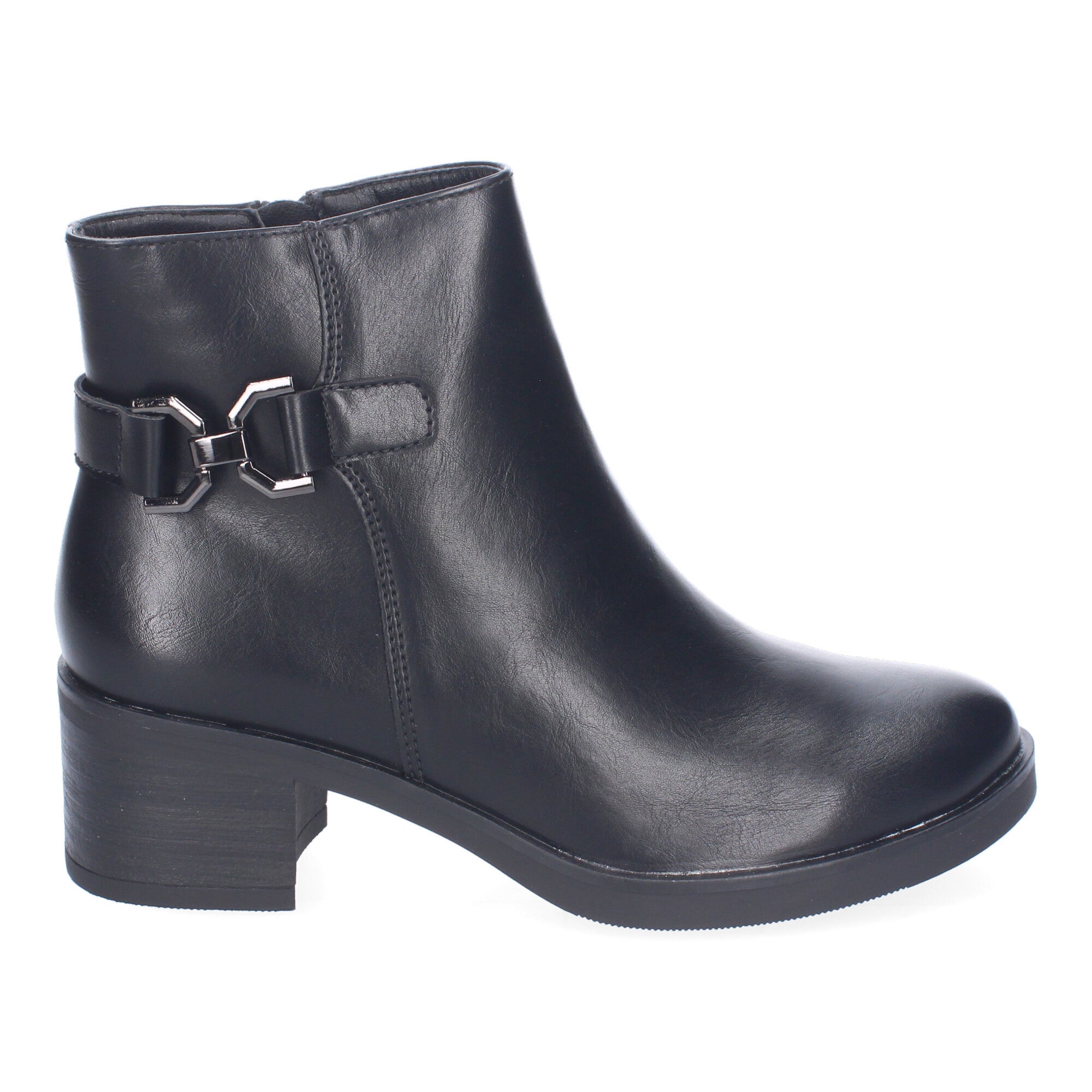 Botines negros con adorno metálico