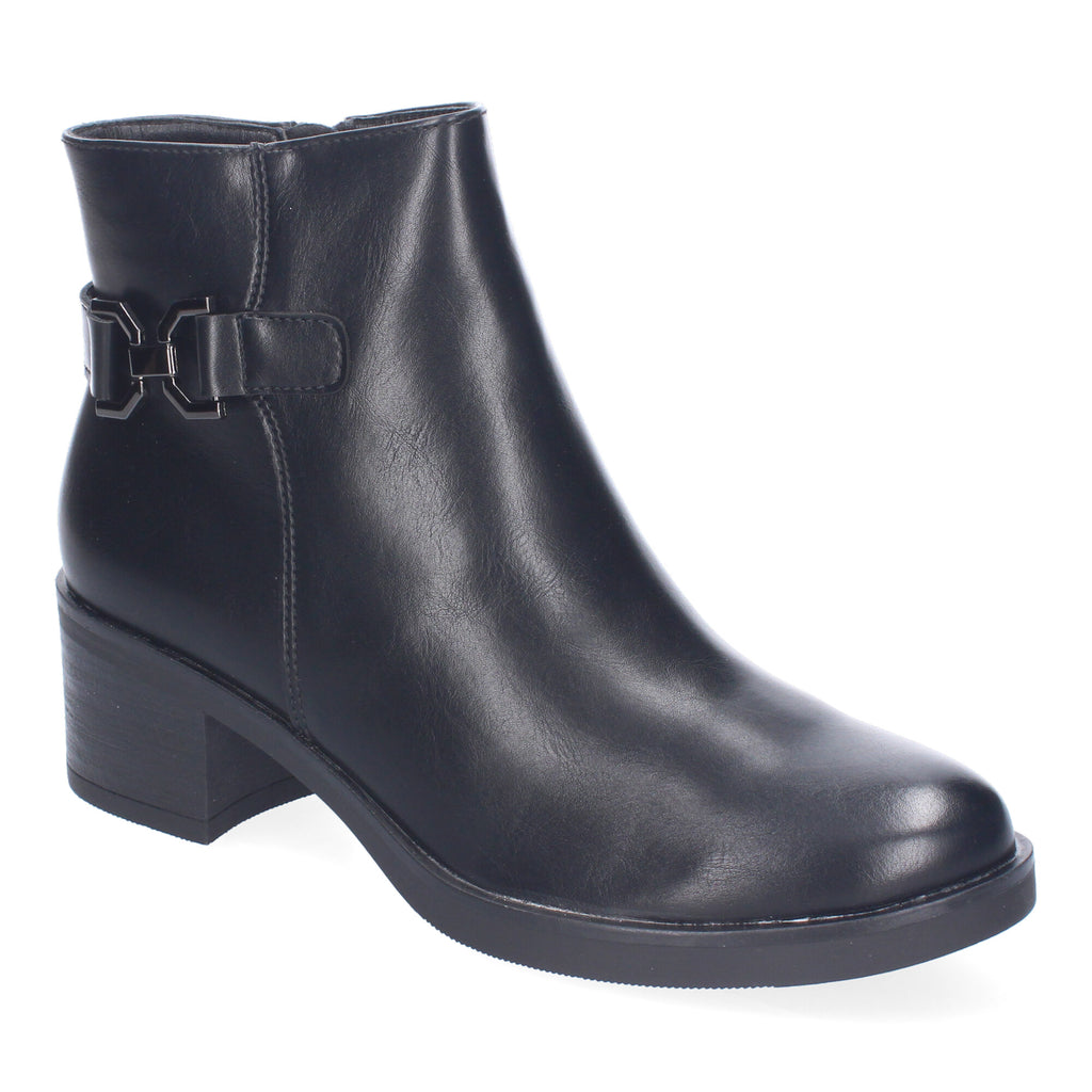 Botines negros con adorno metálico