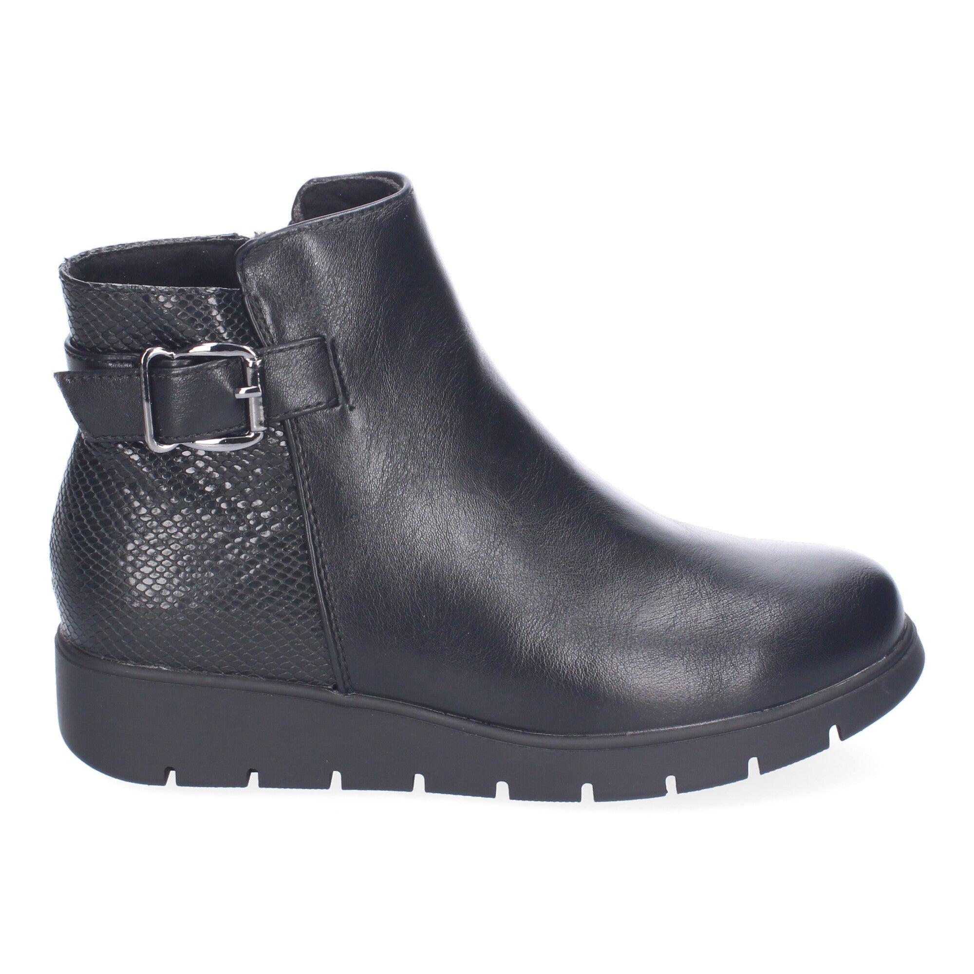 Botines negros con adorno hebilla
