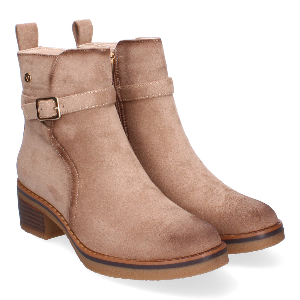 Botines beige con detalle hebilla