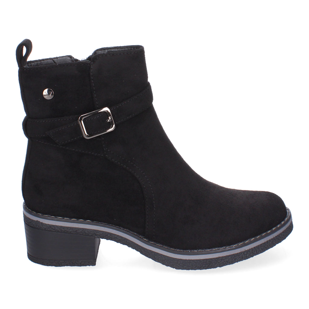 Botines negros con detalle hebilla