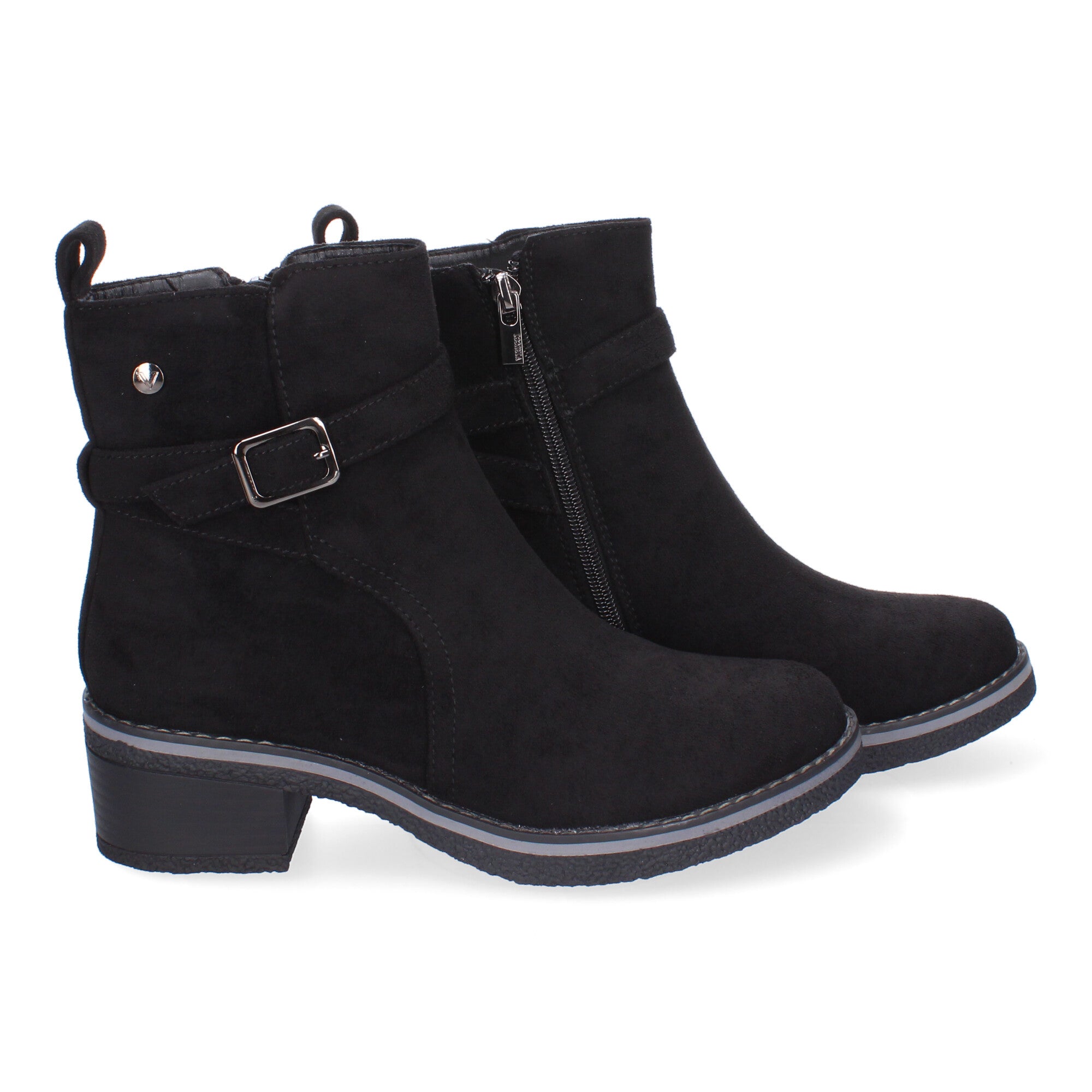 Botines negros con detalle hebilla