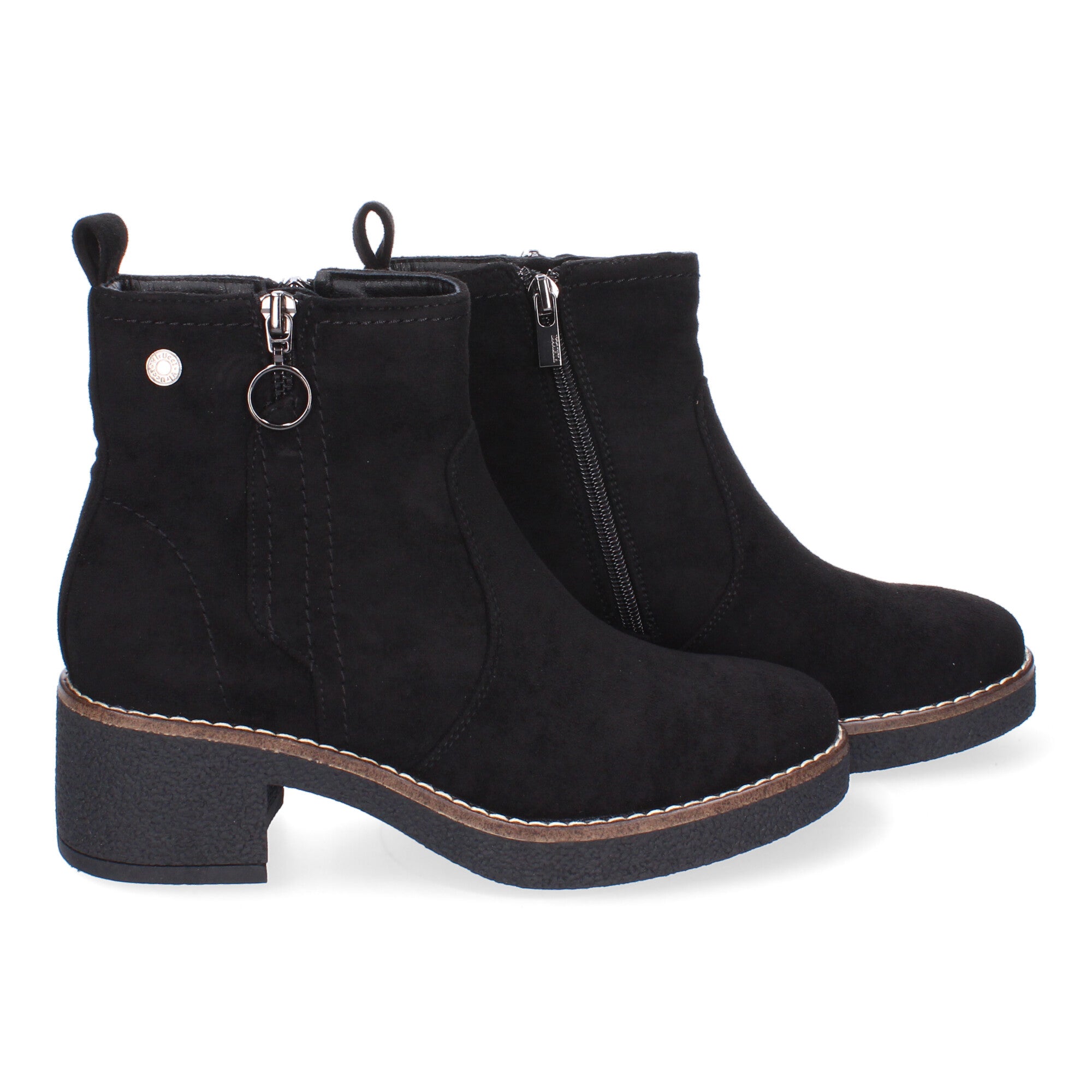 Botin negro con adorno cremallera