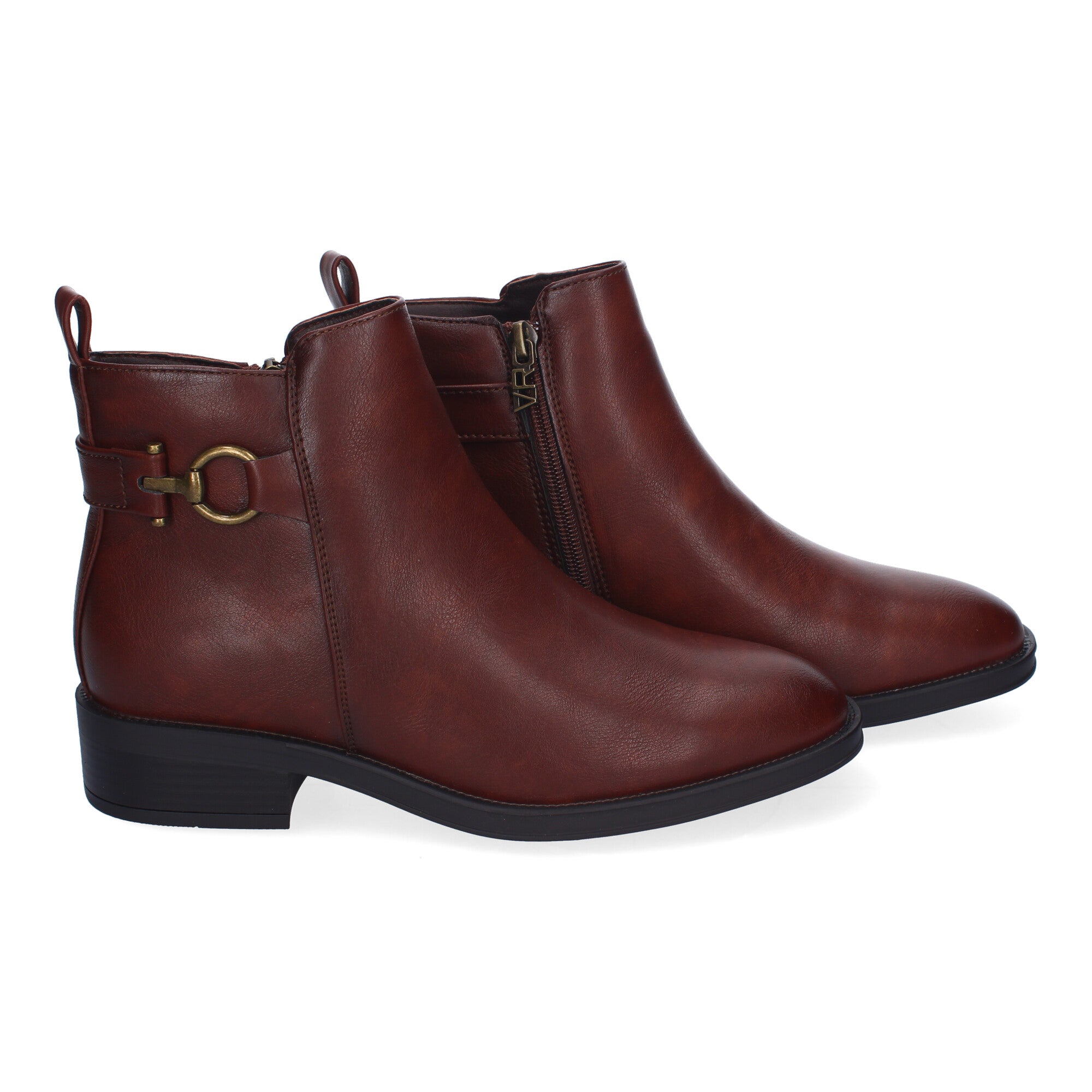 Botines marrones con adorno metálico