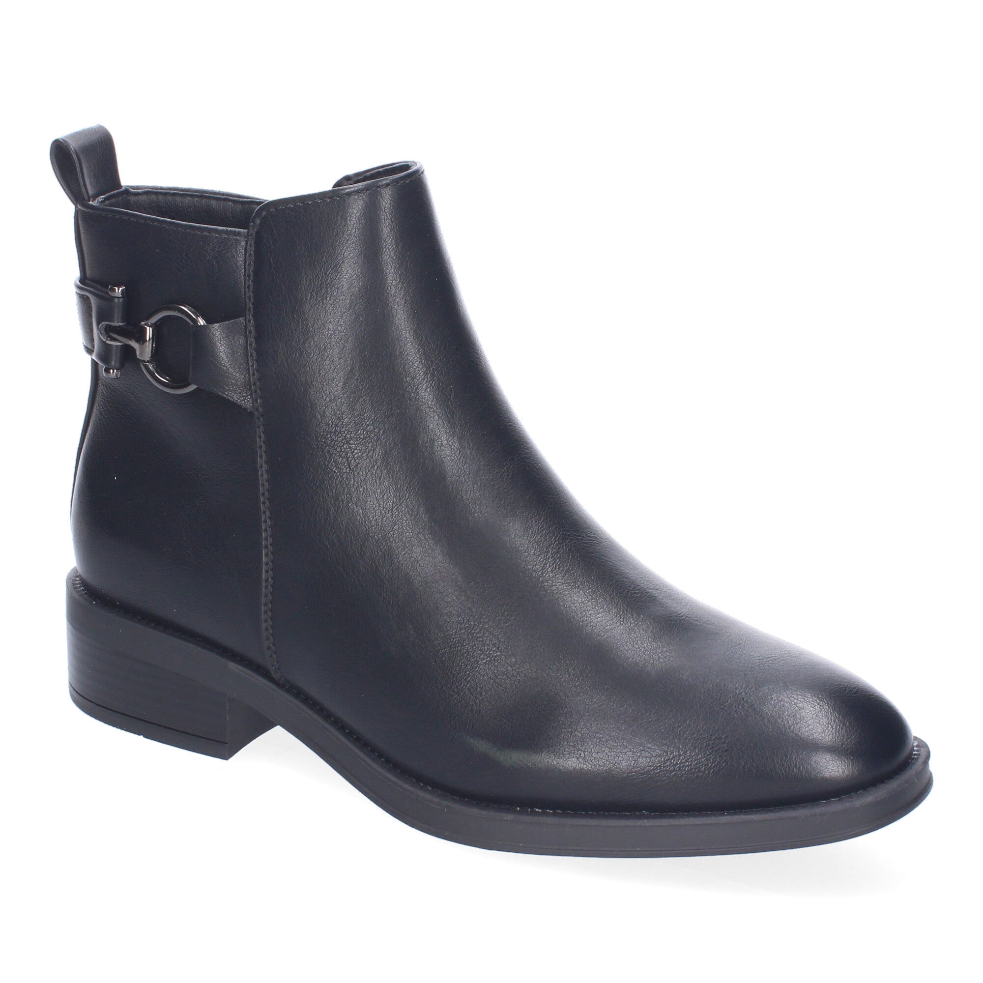 Botin negro con adorno metálico