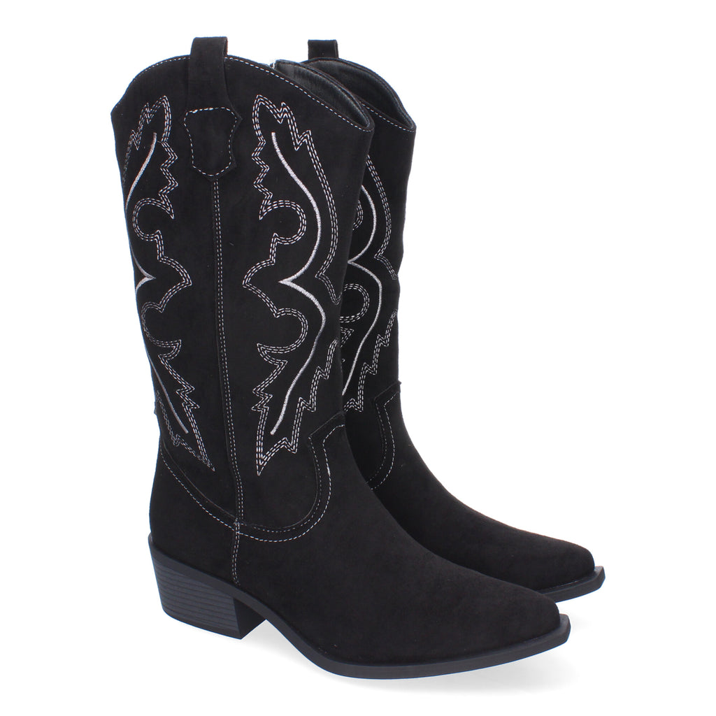 Botin estilo campero negro con bordado